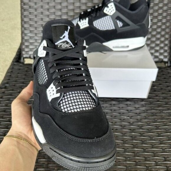 AIR JORDAN 4 RETRO WHITE THUNDER - Picture 2 of 6